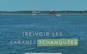 Location de catamaran pour découvrir les Cabanes Tchanquées sur le Bassin d’Arcachon