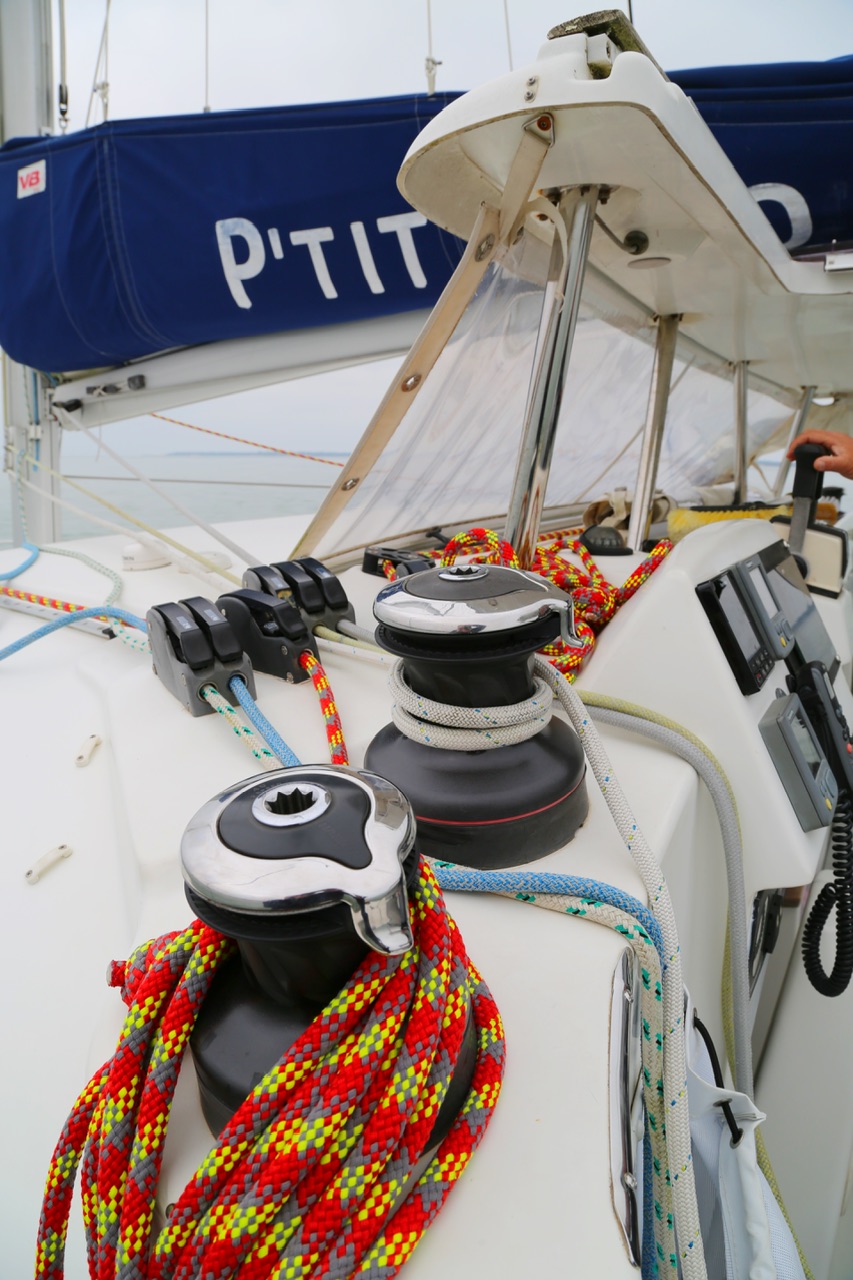 Winchs du catamaran de croisière